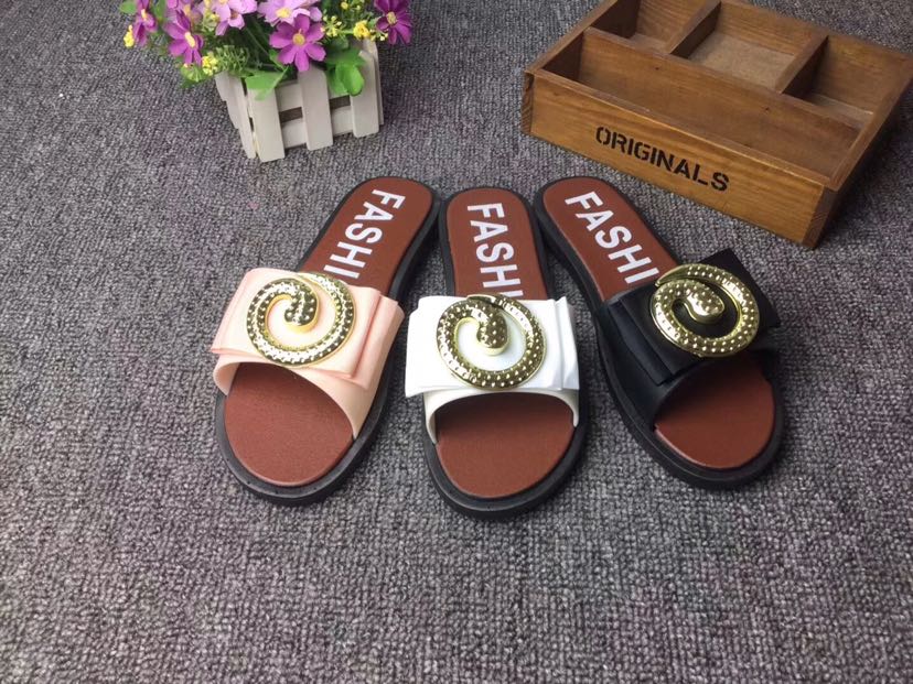 The snake-headed woman's drawstring and air-blowing one-line flip-flops