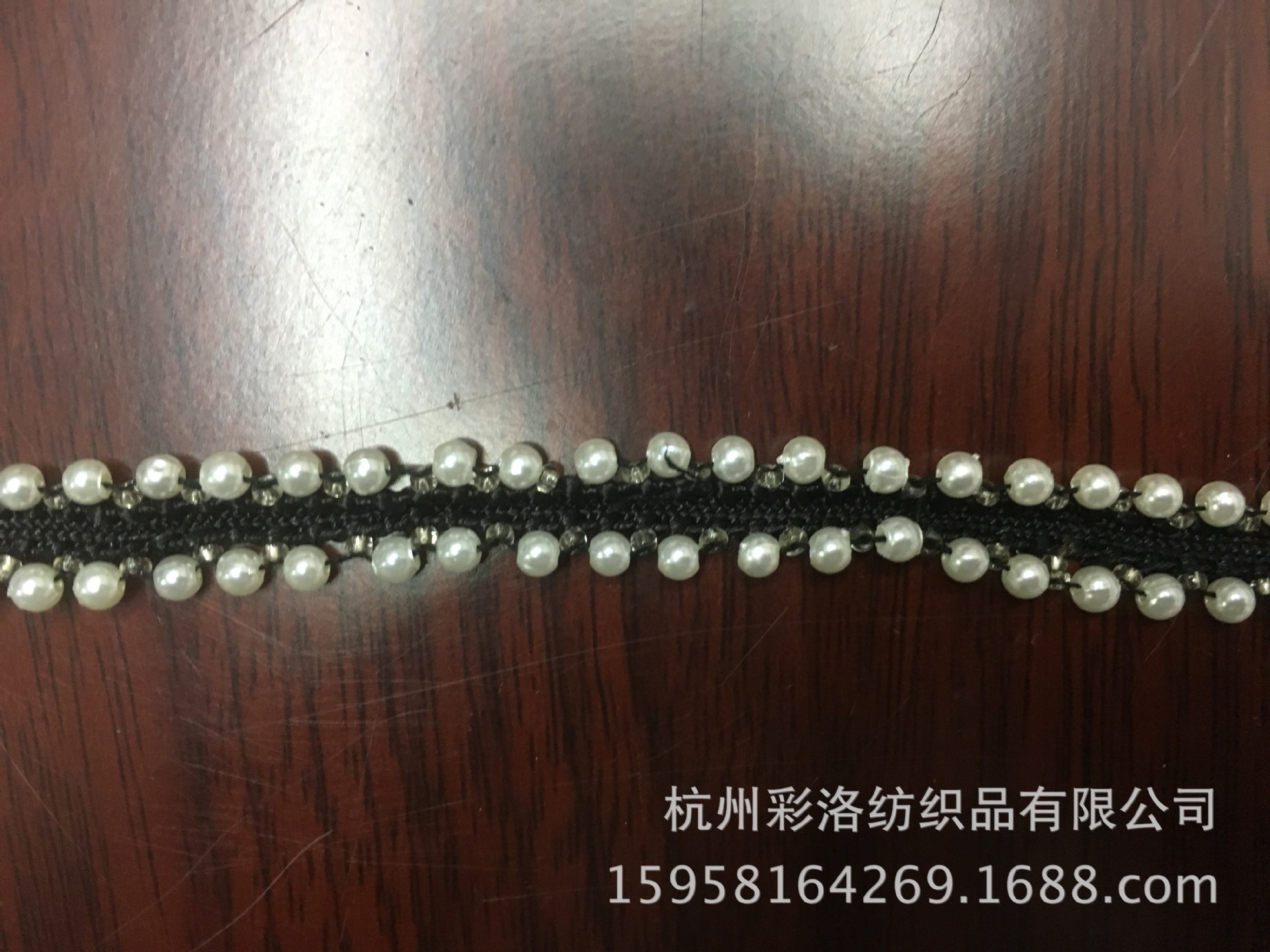Manufacturers Direct Supply 1 Cm Double Row Of Pearl Webbing Lace Bubble Bead Mesh Nail Bead Edge Application Scenario