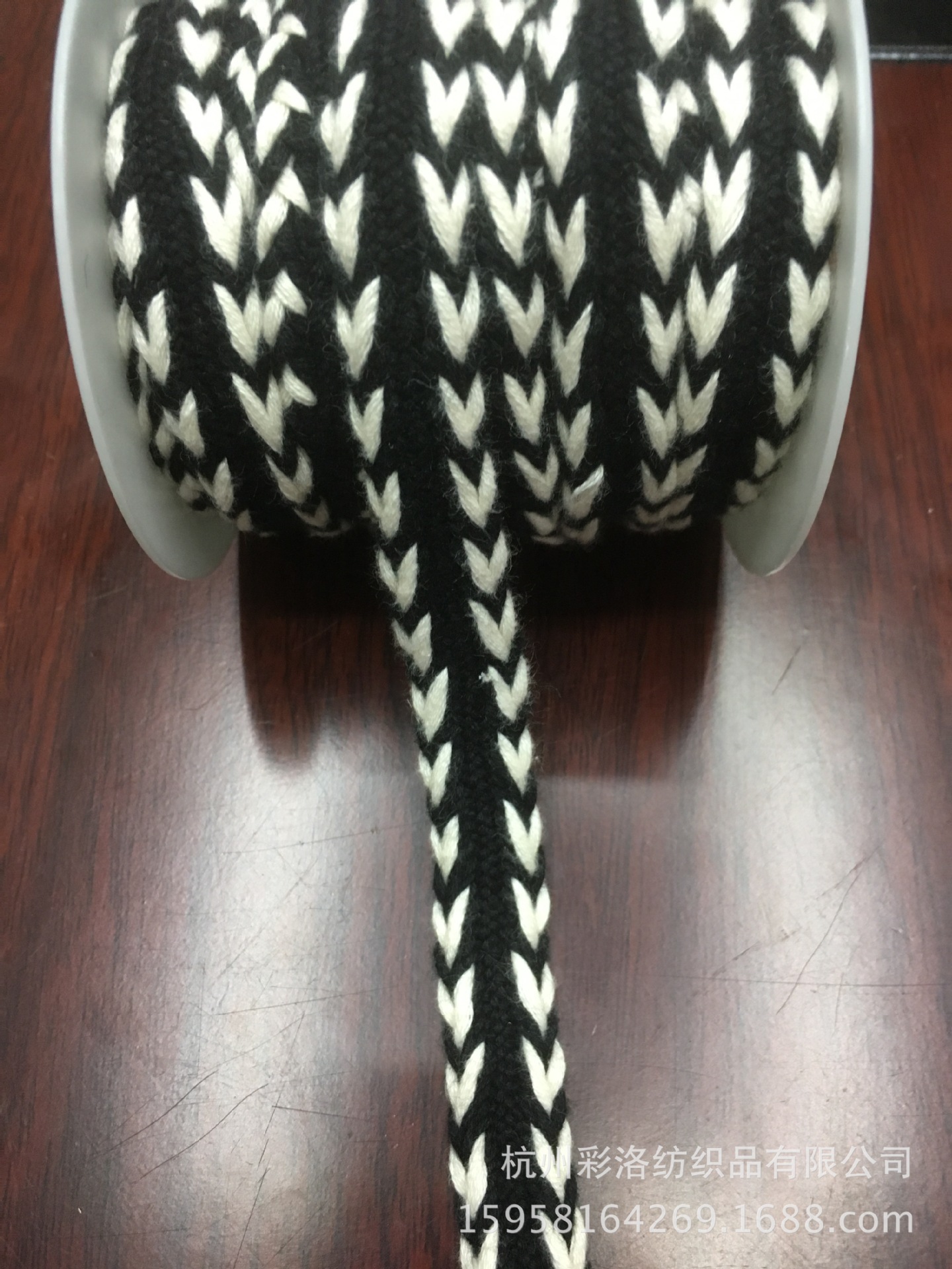 Factory Direct Stock Supply 2 Cm Double Side White V Knitted Lace White Edge Black Ground Centipede Braid