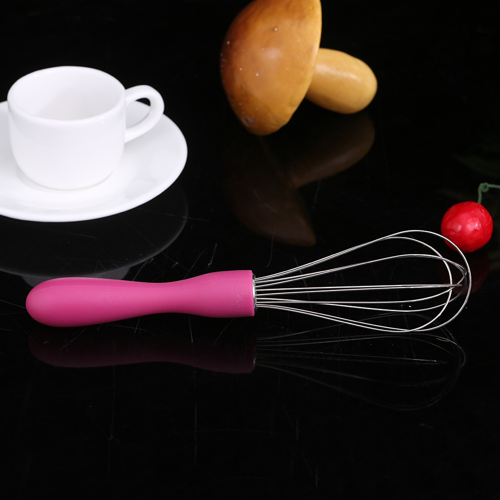 Five-wire stainless steel egg beater, stainless steel small round handle egg beater Application Scenario