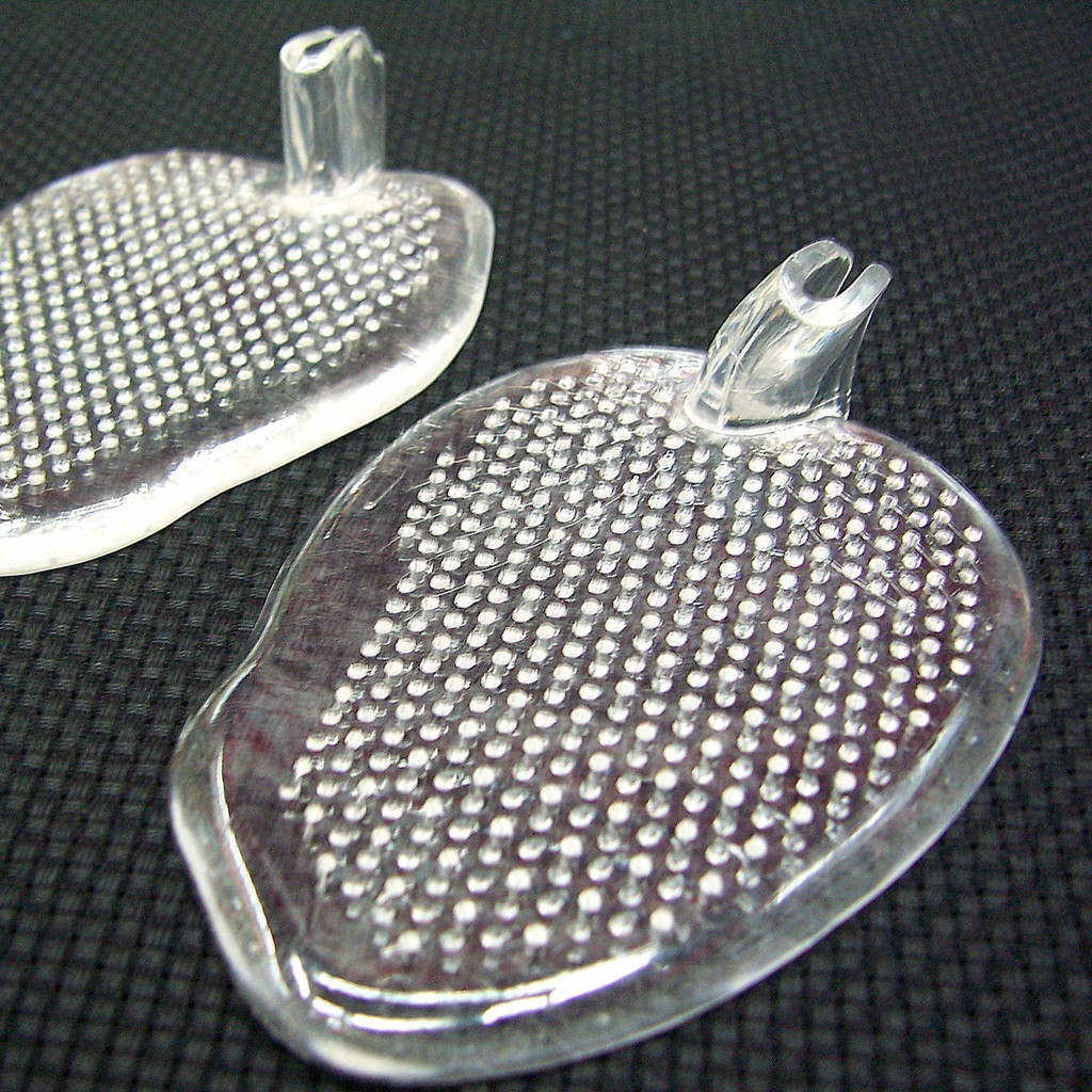 The flip-flops feature a transparent front half pad, solid polka dot crystal front paw pad, and anti-slip and anti-wear silicone half pad Specification image