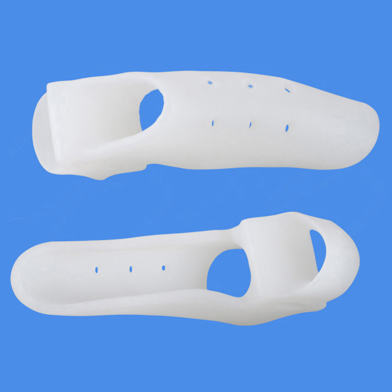 Silicone rubber hallux valgus pain care device, breathable big foot bone bunion separation sleeve, toe overlap toe separator Application Scenario