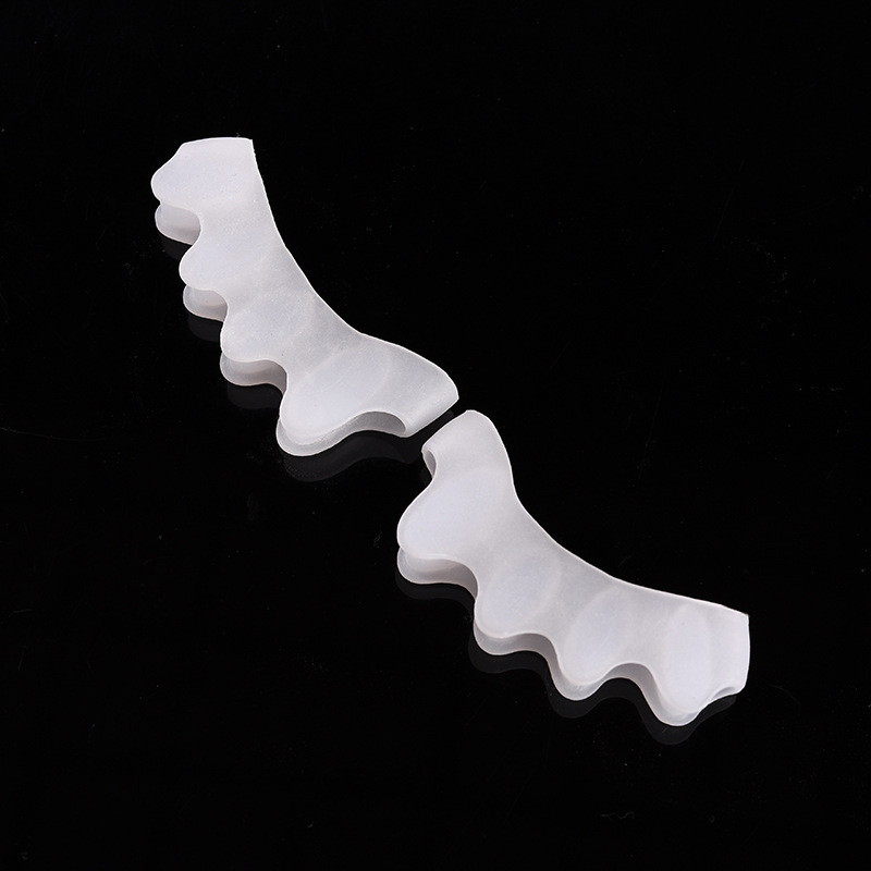 TPE hallux valgus big foot bone overlapping toe toe pad soft silicone orthodontic appliance five-finger fixation separator Application Scenario