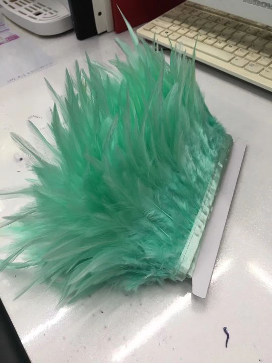 白尖做的羽毛布边，衣服上用，舞台上衣服，饰品用料