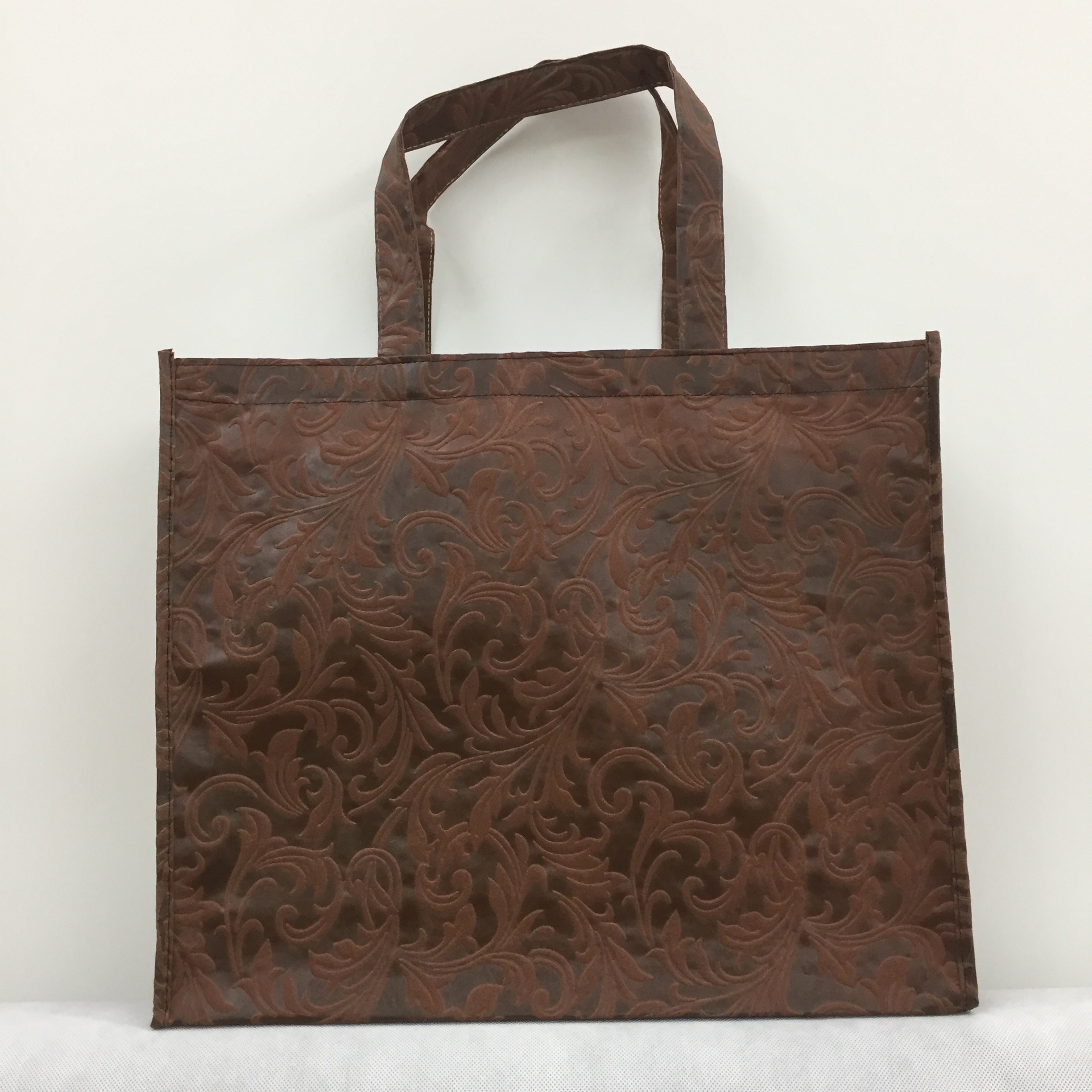 Manufacturers Direct General Packaging Non-Woven Tote Bag New Embossed Non-Woven Bag Supermarket Shopping Bag Clothing Bag Application Scenario