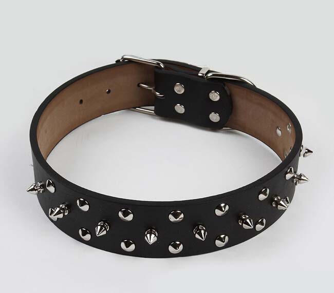 Rivet dog collar, 3.5cm wide/suitable for large pet dogs, dog neck collar Application Scenario