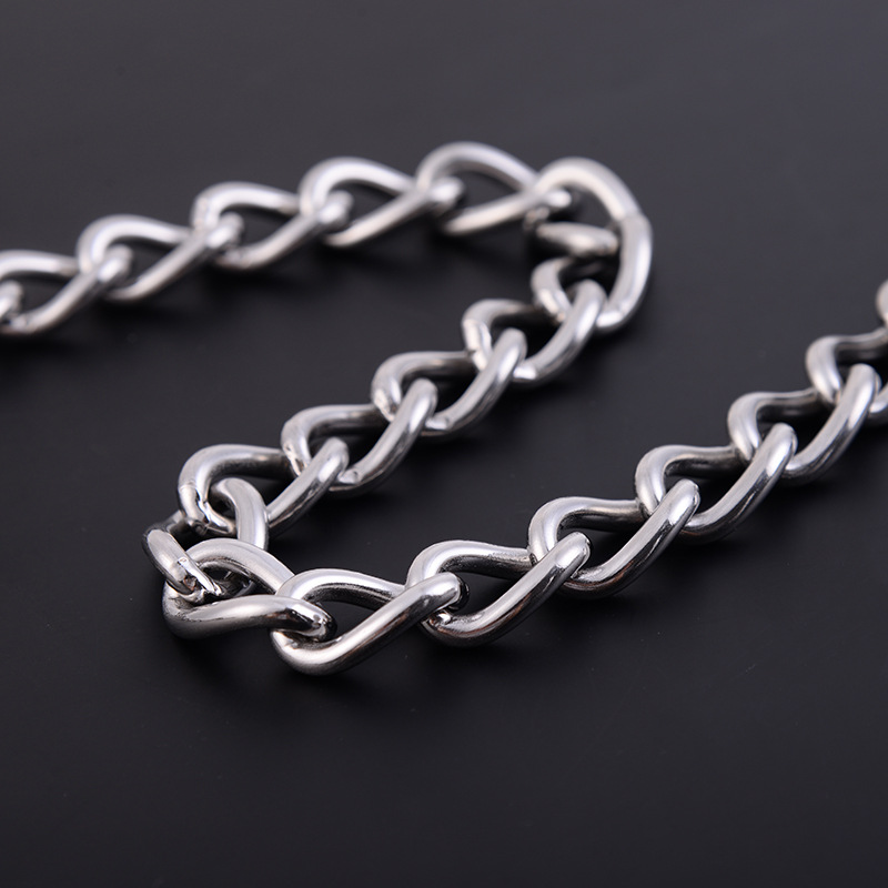 Supplying stainless steel pet PP chains, stainless steel extendable dog chains, pet dog leashes, and pet collars Application Scenario