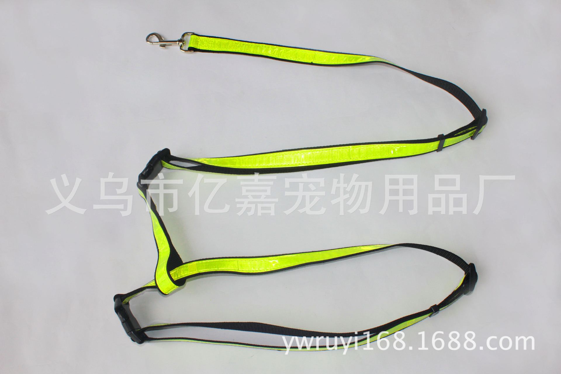 The manufacturer wholesals the same green reflective leash for running dogs and pet dog chains