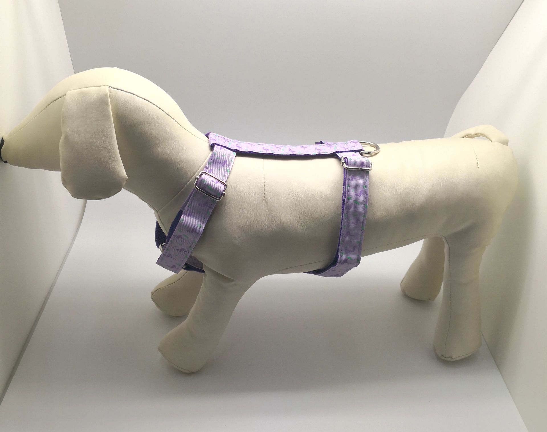 Pet factory direct sales of leash collar chest and back set with flamingo pattern Application Scenario