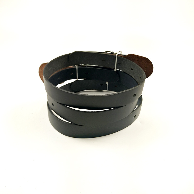 Wholesale of thickened pet collars made of cowhide from manufacturers to prevent lost dogs from getting lost Application Scenario