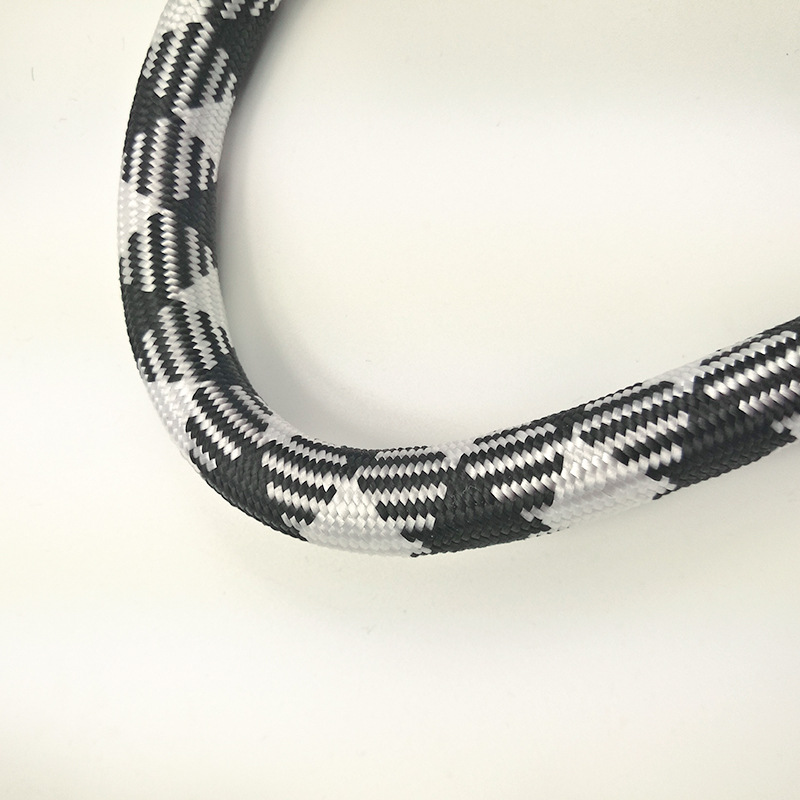 Factory direct sales of new pet leashes, dog leashes, dog walking chains, and woven round ropes for wholesale Application Scenario