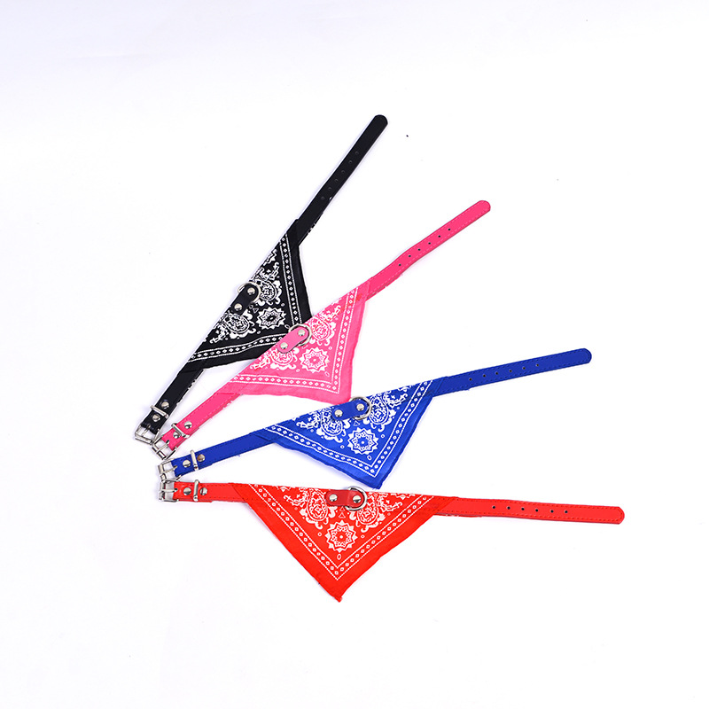 Factory direct sales of 1.5cm wide pet triangle scarves, collars and dog scarves wholesale details Picture