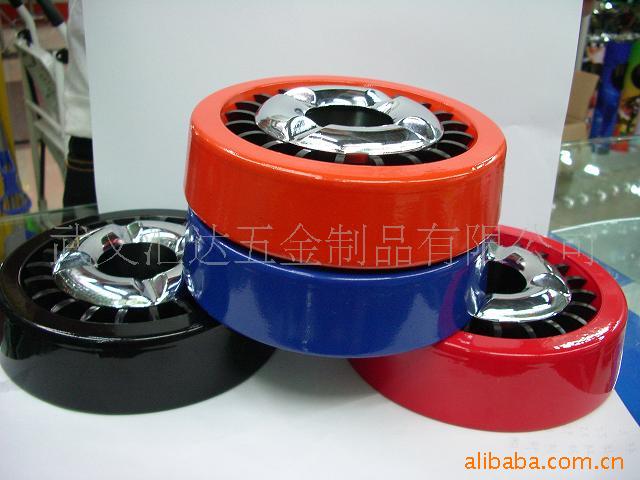 供应14cm圆形金属烟灰缸产品图