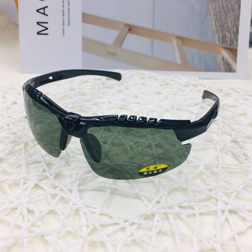 Espejo deportivo polarizador gafas negras sombreador Application Scenario