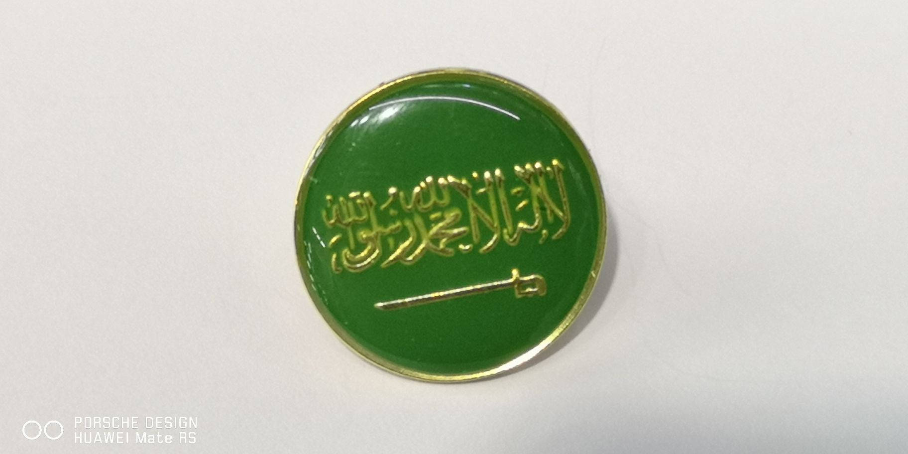 The Saudi flag, emblem and chest badge Specification image
