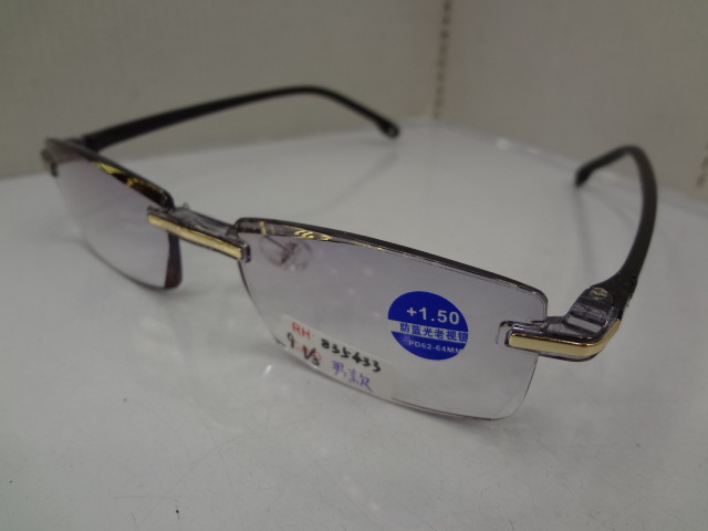 New reading glasses for men
