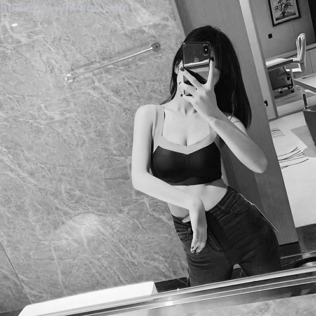 Shangpin color-block traceless back-safe Underwear Free Running Yoga Sports Vest Sleep Bra Application Scenario