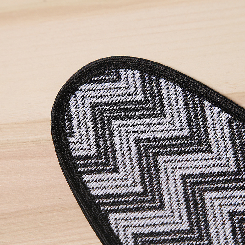 Factory direct sales of new sweat-absorbing and breathable sports insoles for men and women, and wholesale of scented and deodorizing shoe insoles Application Scenario