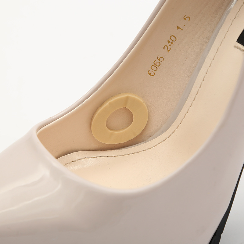 Fresh and cute small round anti-slip and anti-friction shoe rings are convenient and breathable. Wholesale of rubber shoe stickers at the back Application Scenario