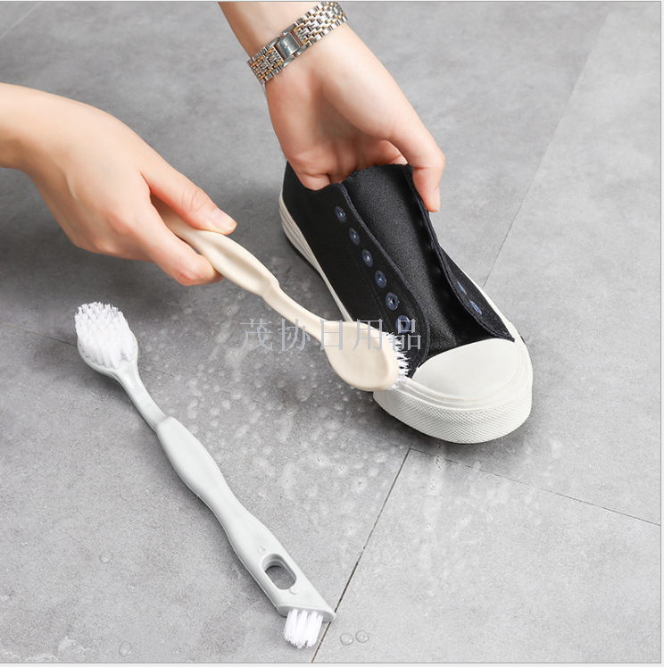 Creative two-sided soft hair shoe brush Long handle plastic brush Shoe brush Laundry brush Clean shoe brush