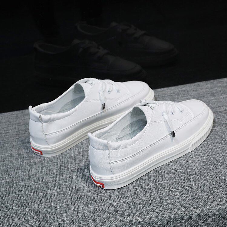 经典款小白鞋产品图