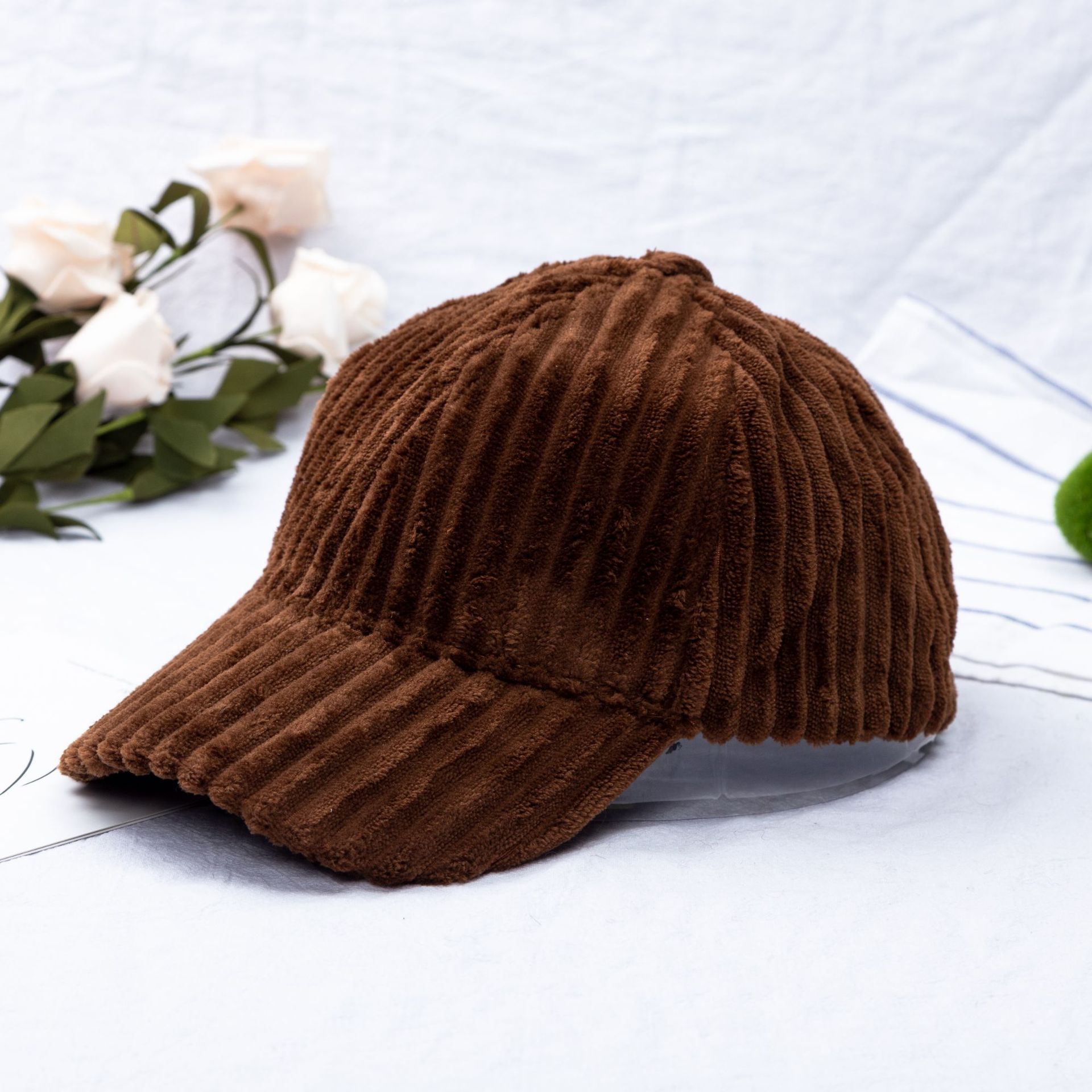 Vintage Corduroy Thick Baseball Cap Autumn/Winter Smooth Plate Velvet Cap Korean Version Of The Warm Curved Brim Baseball Cap Specification drawing