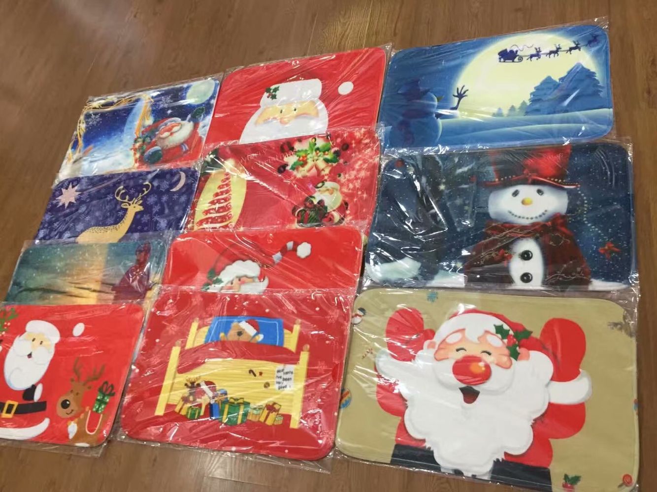 0.8cm flannel Christmas pattern printed floor mat, water-absorbing anti-slip mat, Christmas floor mat, foot mat, door mat full figure