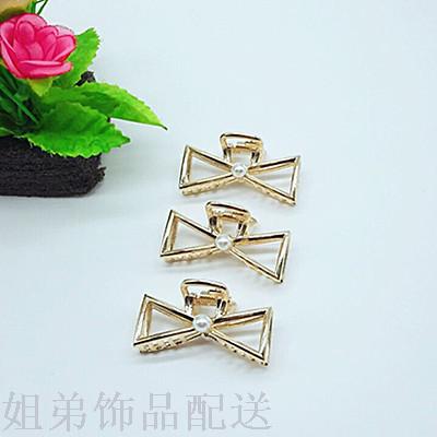 2-yuan store fashionable Korean version steel mold pearl KC small claw head claw Application Scenario