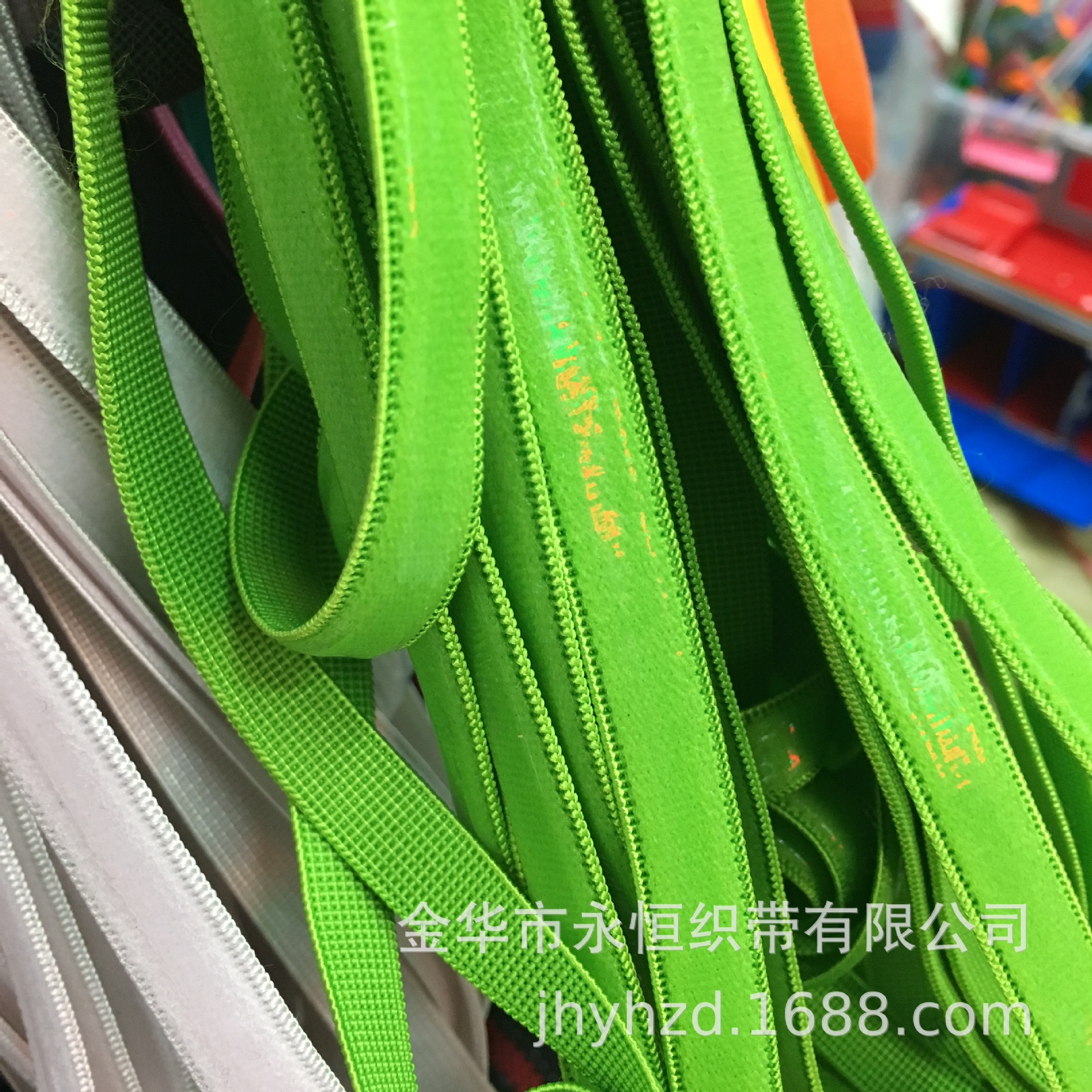 2.0CM single-sided brushed silicone anti-slip elastic band with wave tightness in stock Application Scenario