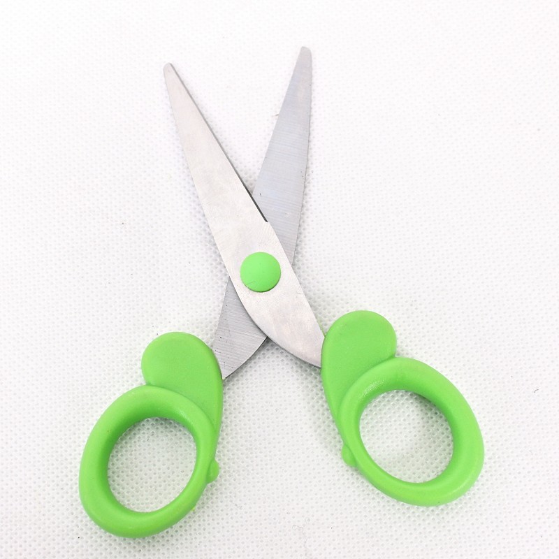 Stationery scissors, office stationery scissors, 5-inch office stationery scissors, student 5-inch office stationery scissors Application Scenario