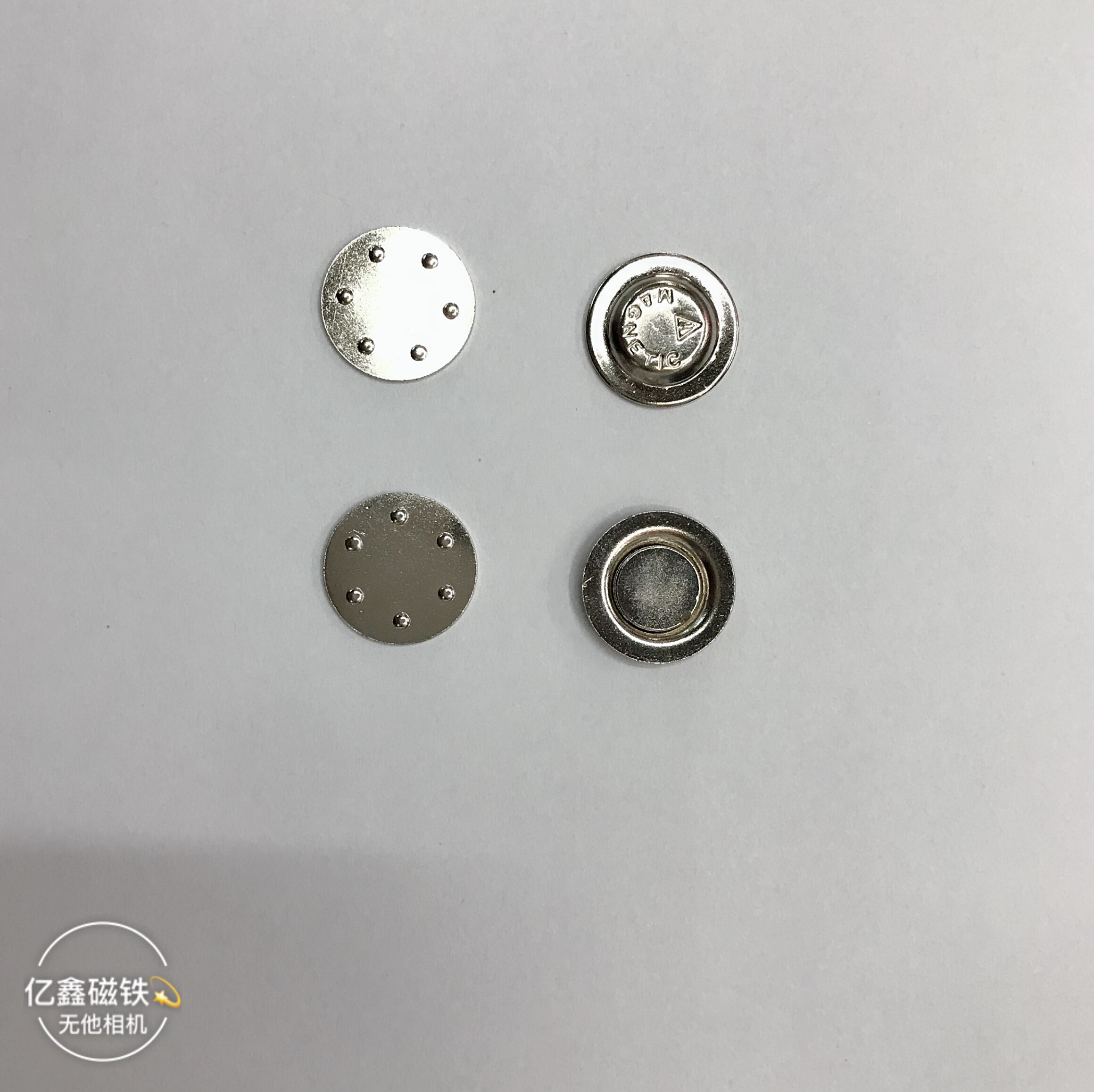 现货供应17圆形金属磁铁胸牌 徽章磁铁配件 帽形磁性胸章磁扣