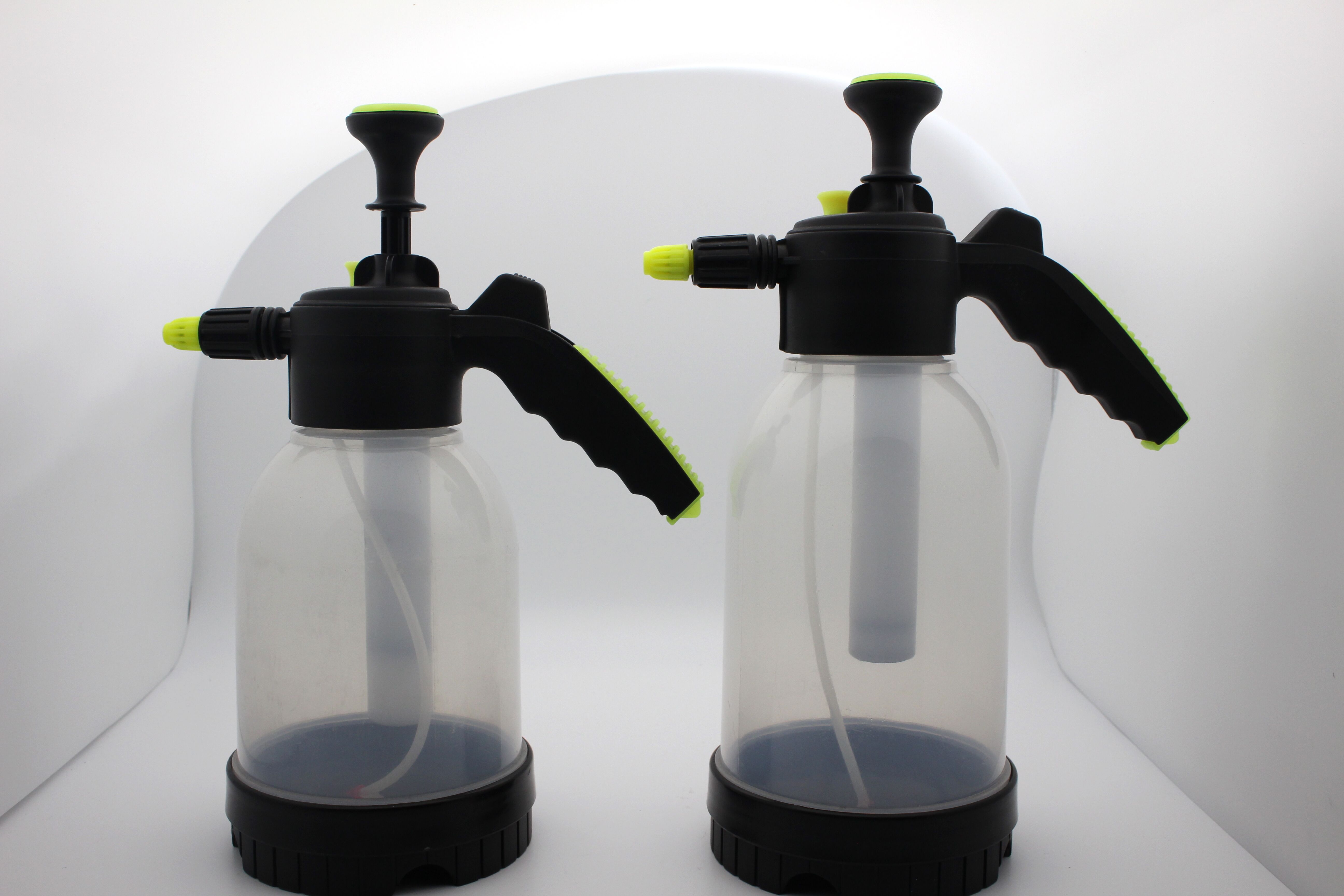 2L plastic spray bottle explosion-proof sprayer sprinkles kettle Sprayer for watering plants and vegetables pressure kettle thumbnail