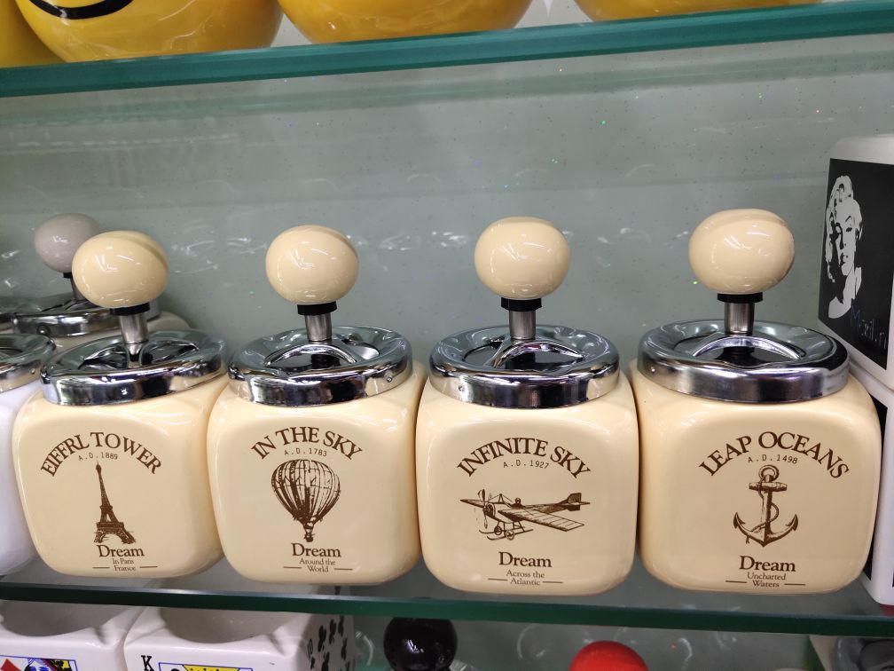 家用烟灰缸实物图