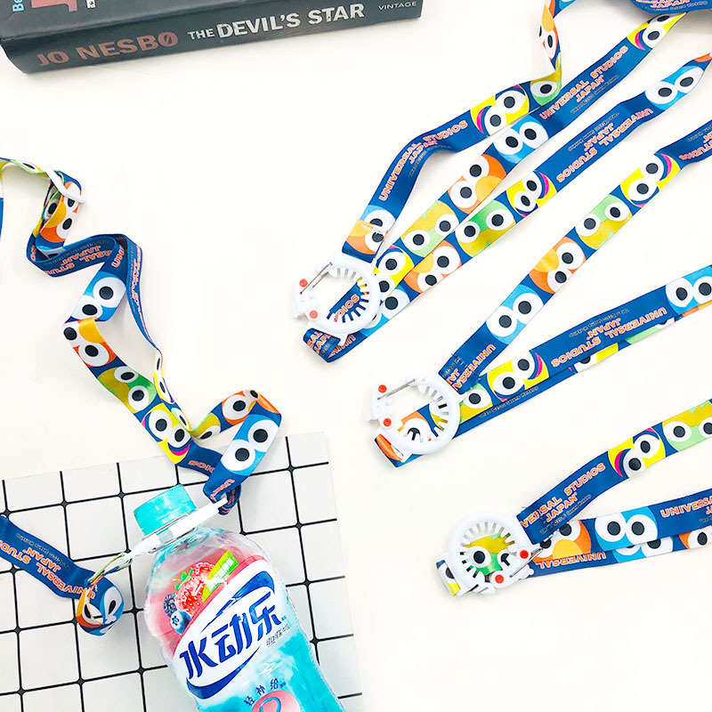 709日本芝麻街矿泉水饮料瓶背带绳便携背带水杯水瓶扣挂绳背水带产品图