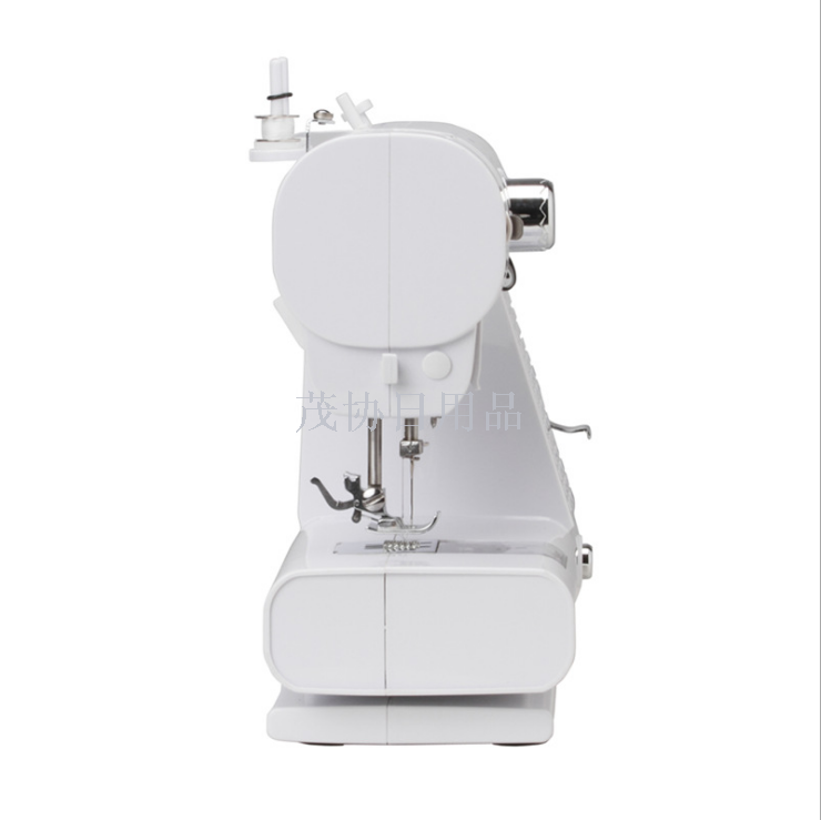 Small electric sewing machine with 42-stitch lockstitch and buttonhole for household use Application Scenario