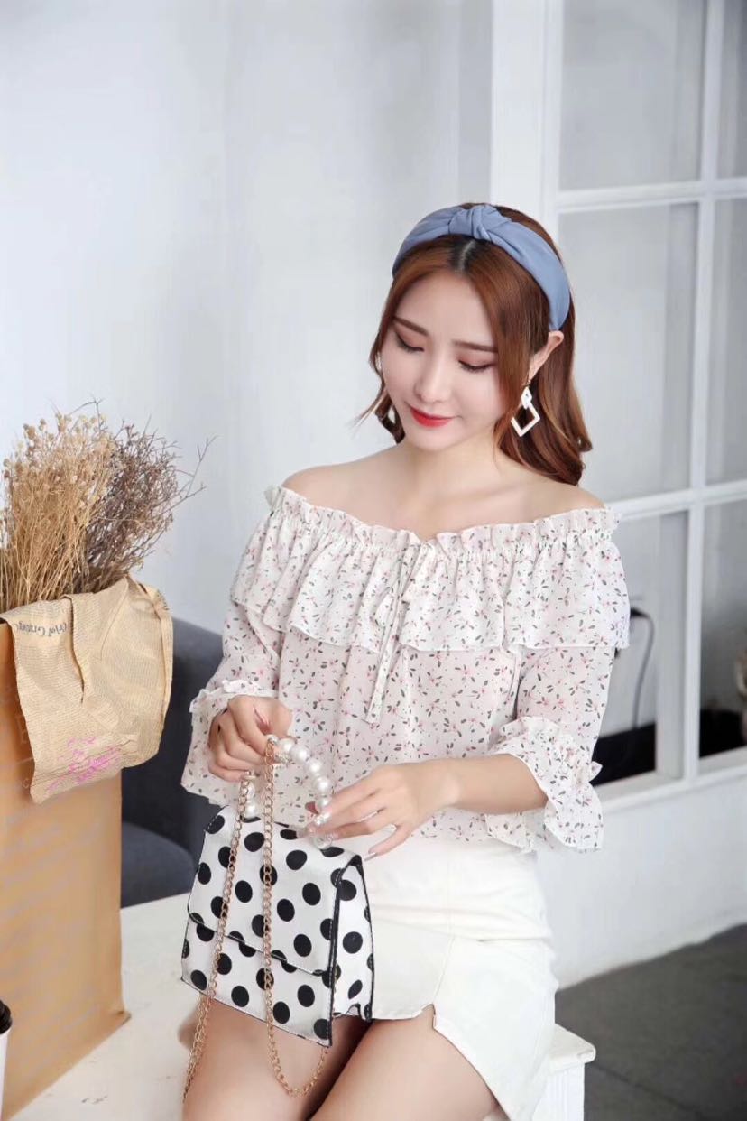 韩版碎花一字肩雪纺衫产品图