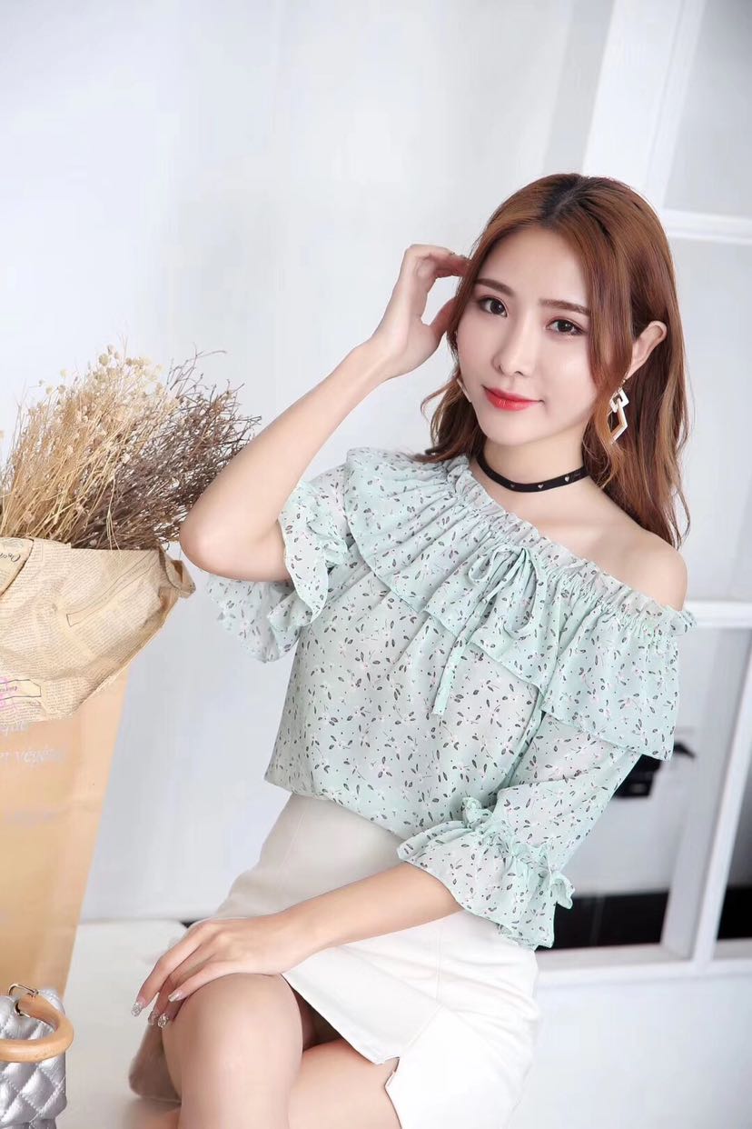 韩版碎花一字肩雪纺衫细节图