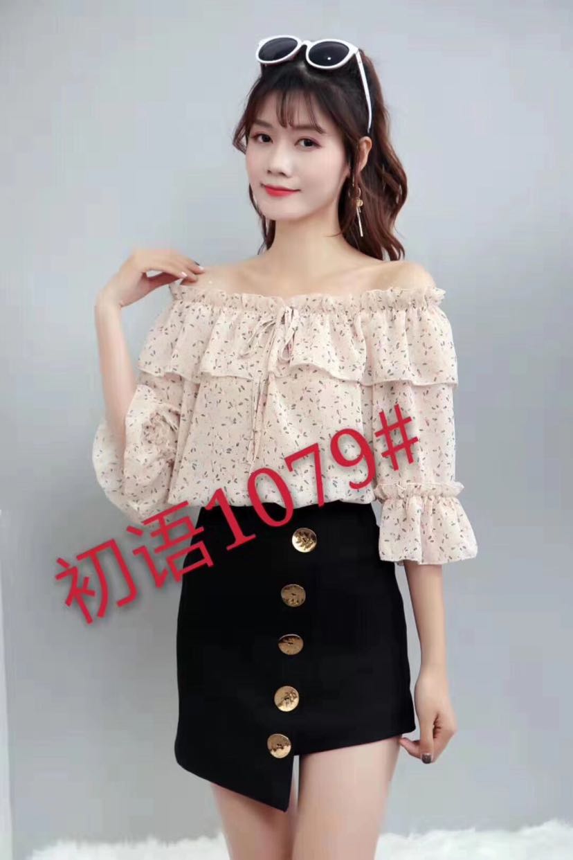 韩版碎花一字肩雪纺衫