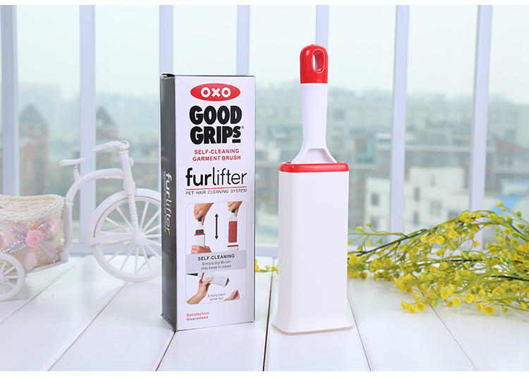 Pet hair remover, a perfect tool for cleaning cat and dog fur without damaging clothes. Double-sided pet hair remover