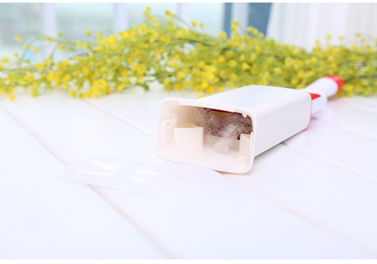 Pet hair remover, a perfect tool for cleaning cat and dog fur without damaging clothes. Double-sided pet hair remover Application Scenario