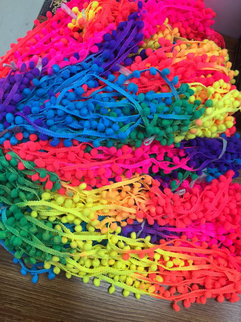Colored hairballs in stock details Picture