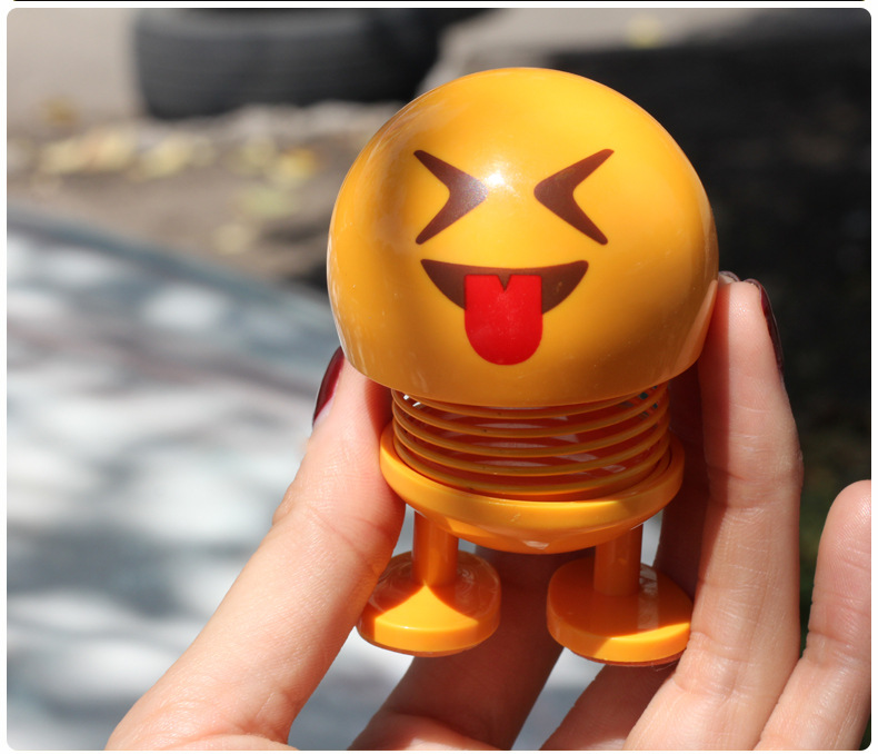 新款车载摆件弹簧摇头公仔表情包 创意摇头娃娃汽车摆件细节图