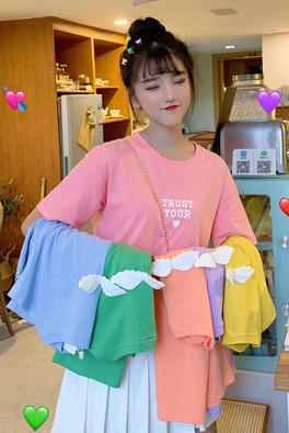 A loose short-sleeved T-shirt for female students in spring and summer, with a candy-colored inner layer and a T-shirt top as the base layer details Picture