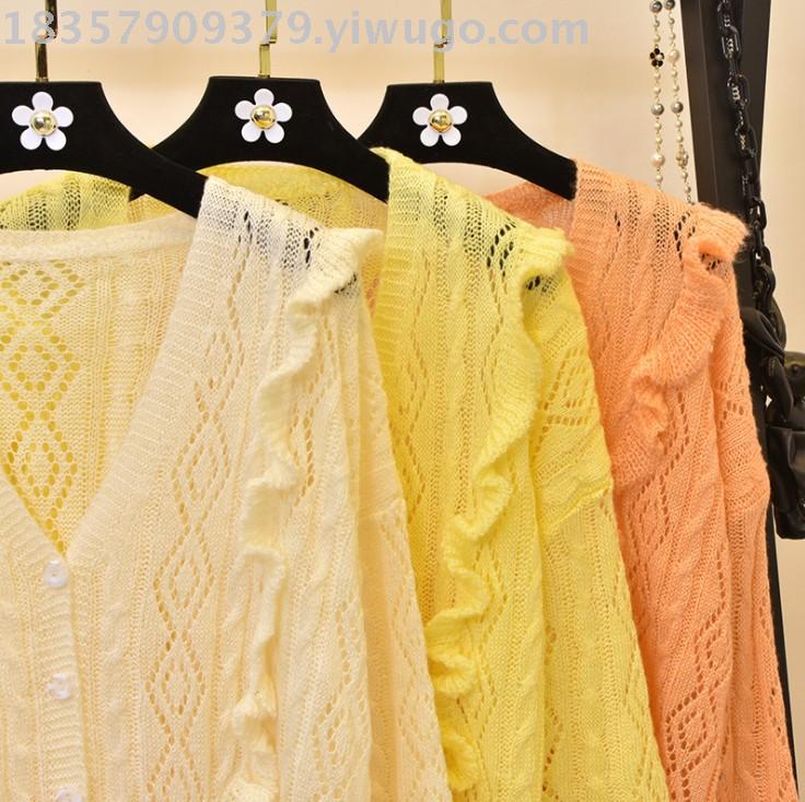 A hollowed-out knitted cardigan for women can be paired with a solid-color coat, air-conditioned shirt and sun-protective clothing details Picture