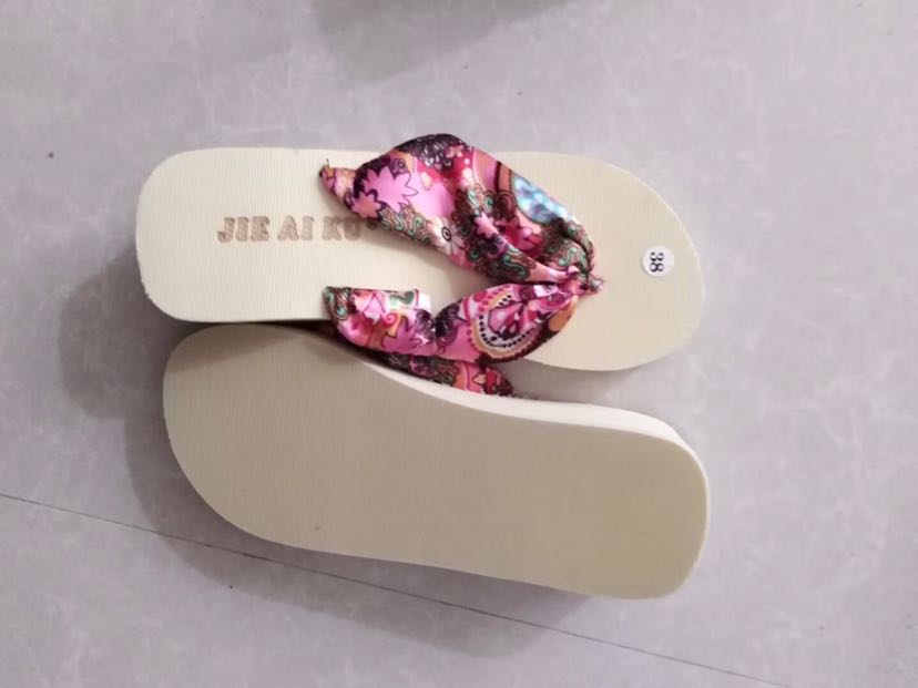 Summer women's high-heeled silk strap flip-flops Application Scenario