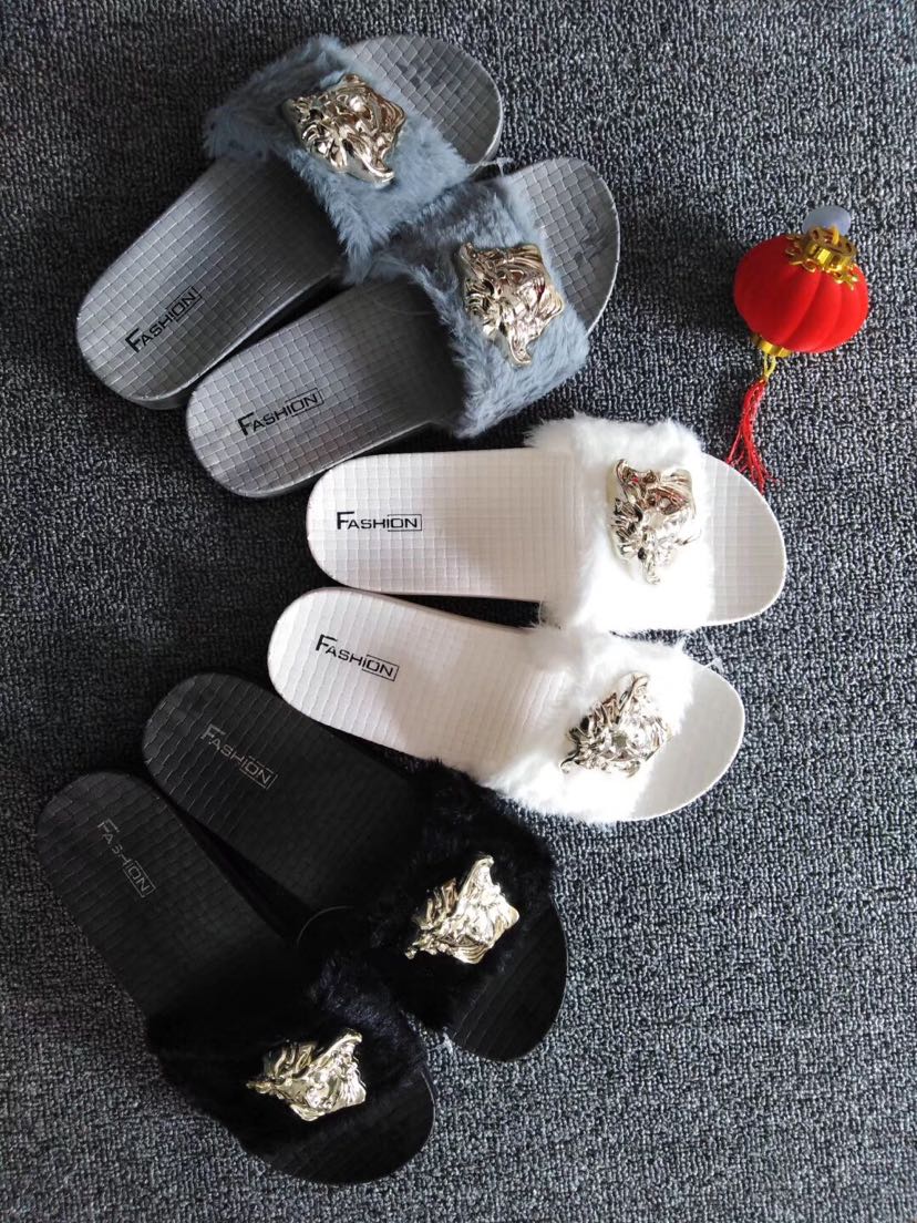 Women's summer home woolen one-word flip-flops in stock