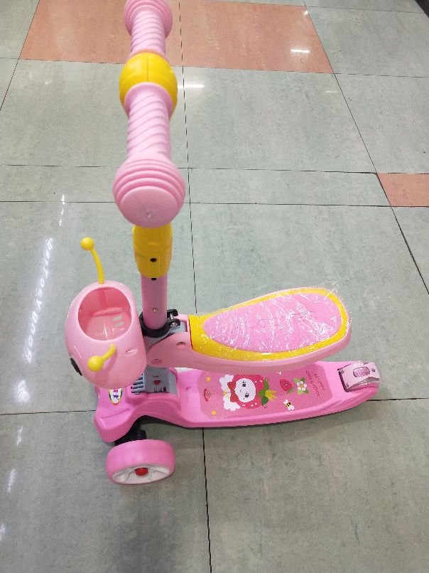 The New Multi-Functional Mgm Children's Scooter Stool Folds Upwards details Picture