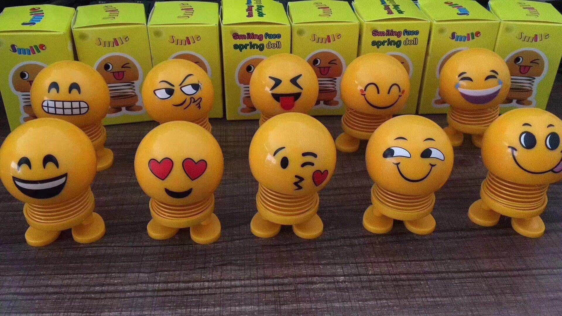 弹簧公仔表情车载摇头公仔娃娃细节图