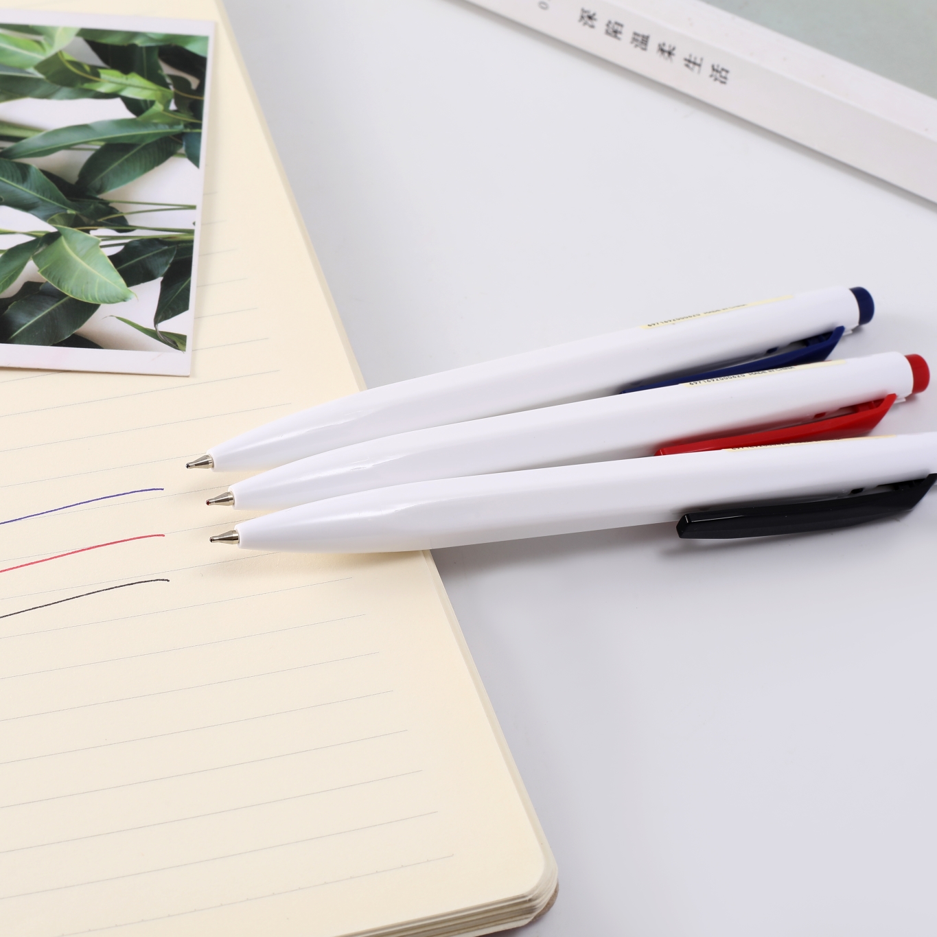 Wanbang k-9 Three-color Positive energy Press medium oil pen, ballpoint pen, Ballpoint pen, oil 0.7mm, black, red, blue, automatic Application Scenario