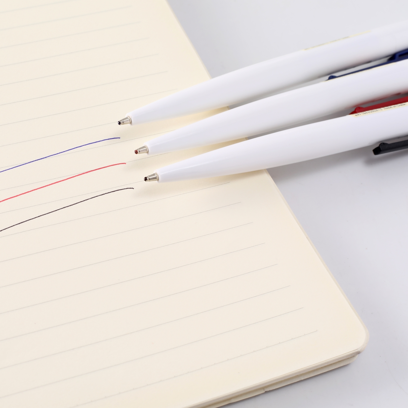 Wanbang k-8 Three-color positive energy Press oil pen, ballpoint pen, Ballpoint pen, Oil 1.0mm, black, red, blue, automatic Application Scenario